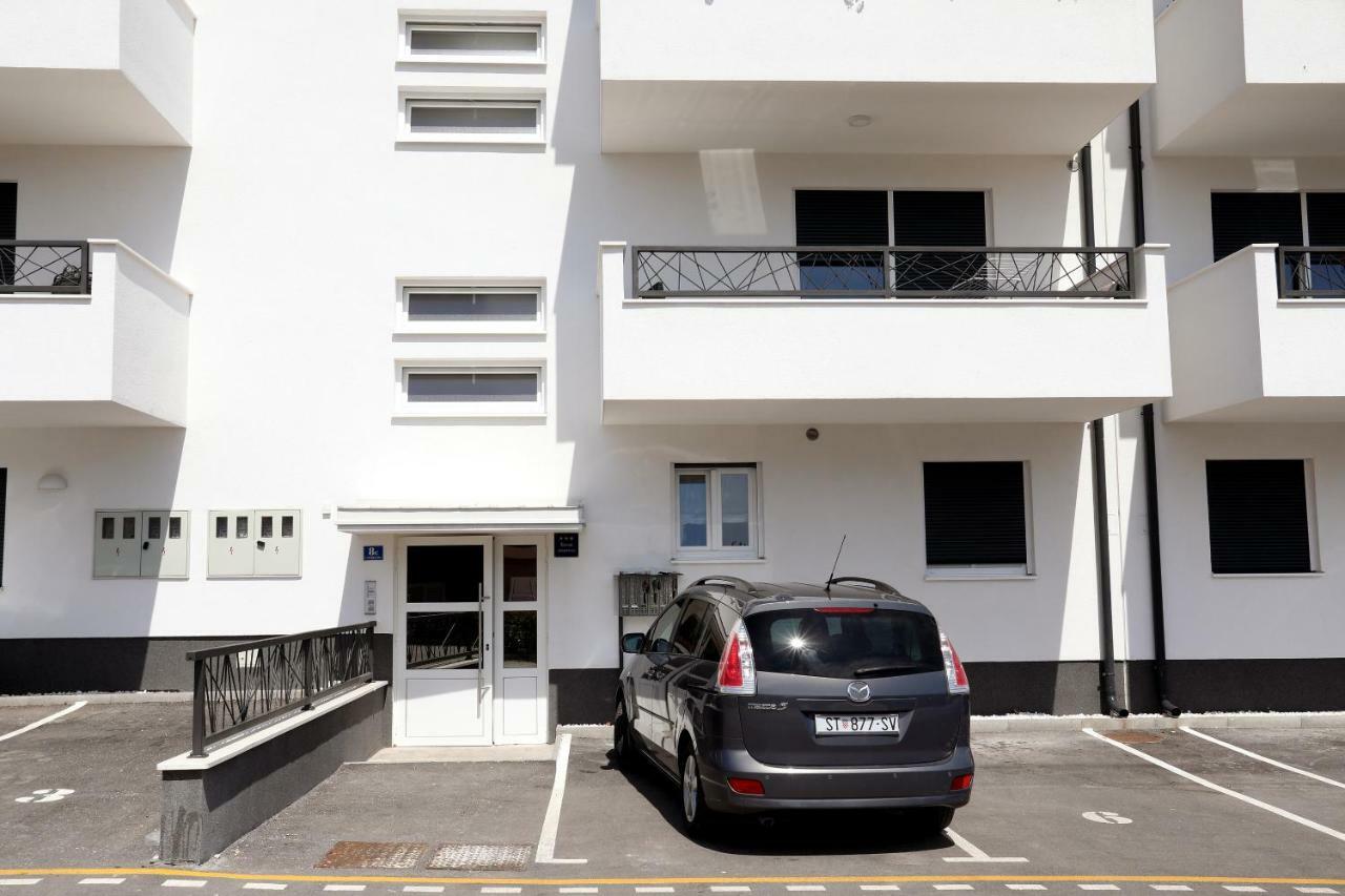 Apartment Little Marijeta Trogir Buitenkant foto