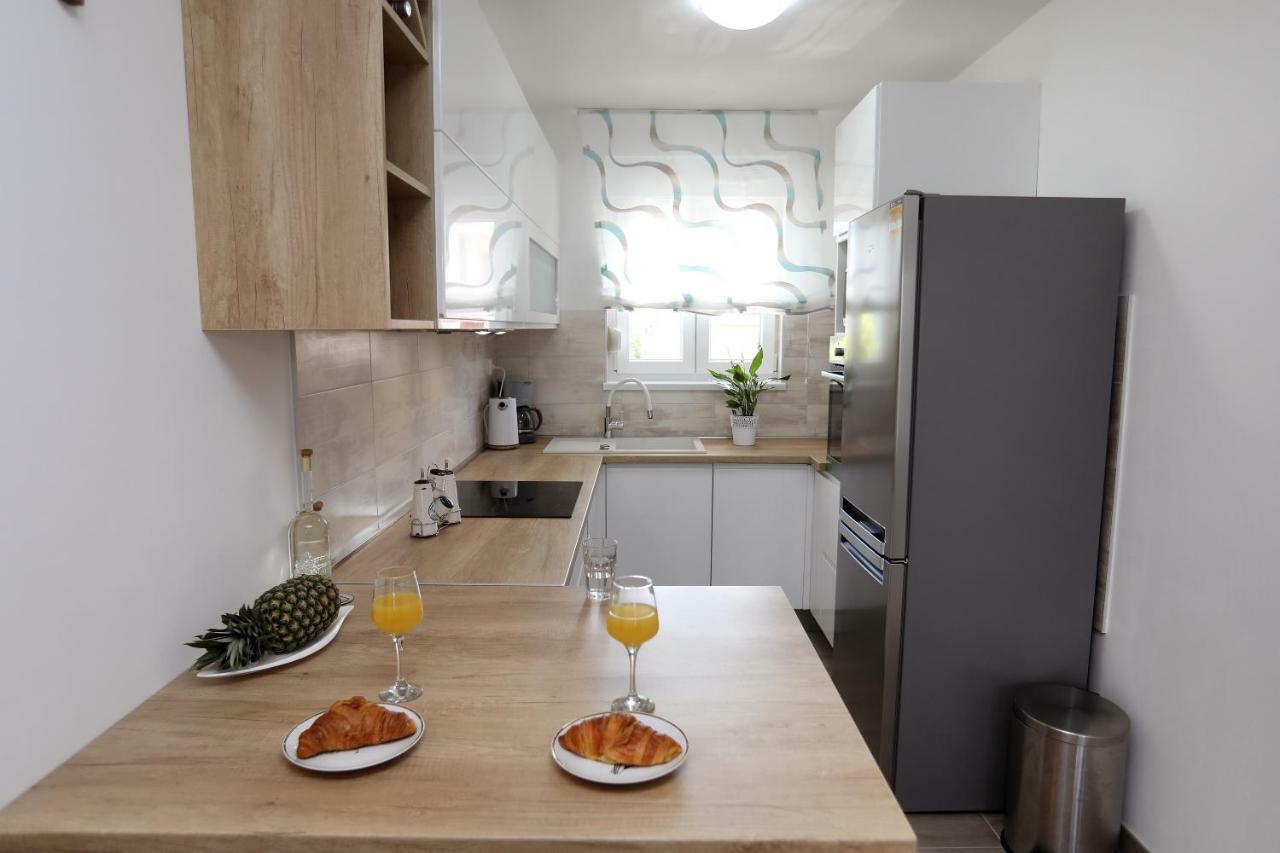 Apartment Little Marijeta Trogir Buitenkant foto
