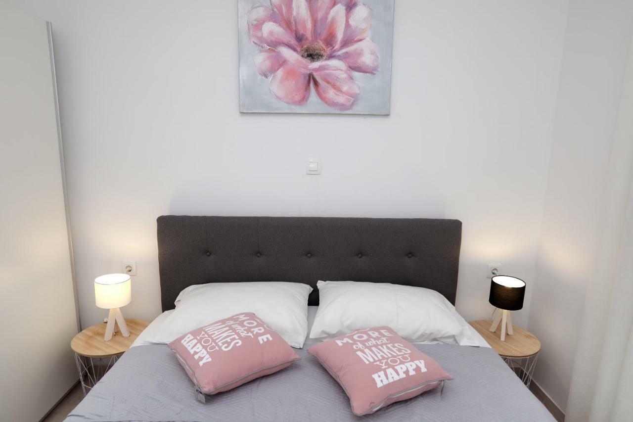 Apartment Little Marijeta Trogir Buitenkant foto
