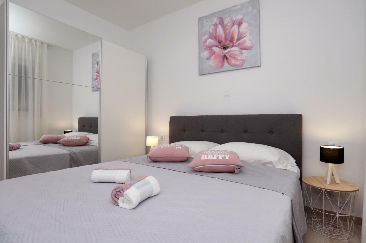 Apartment Little Marijeta Trogir Buitenkant foto