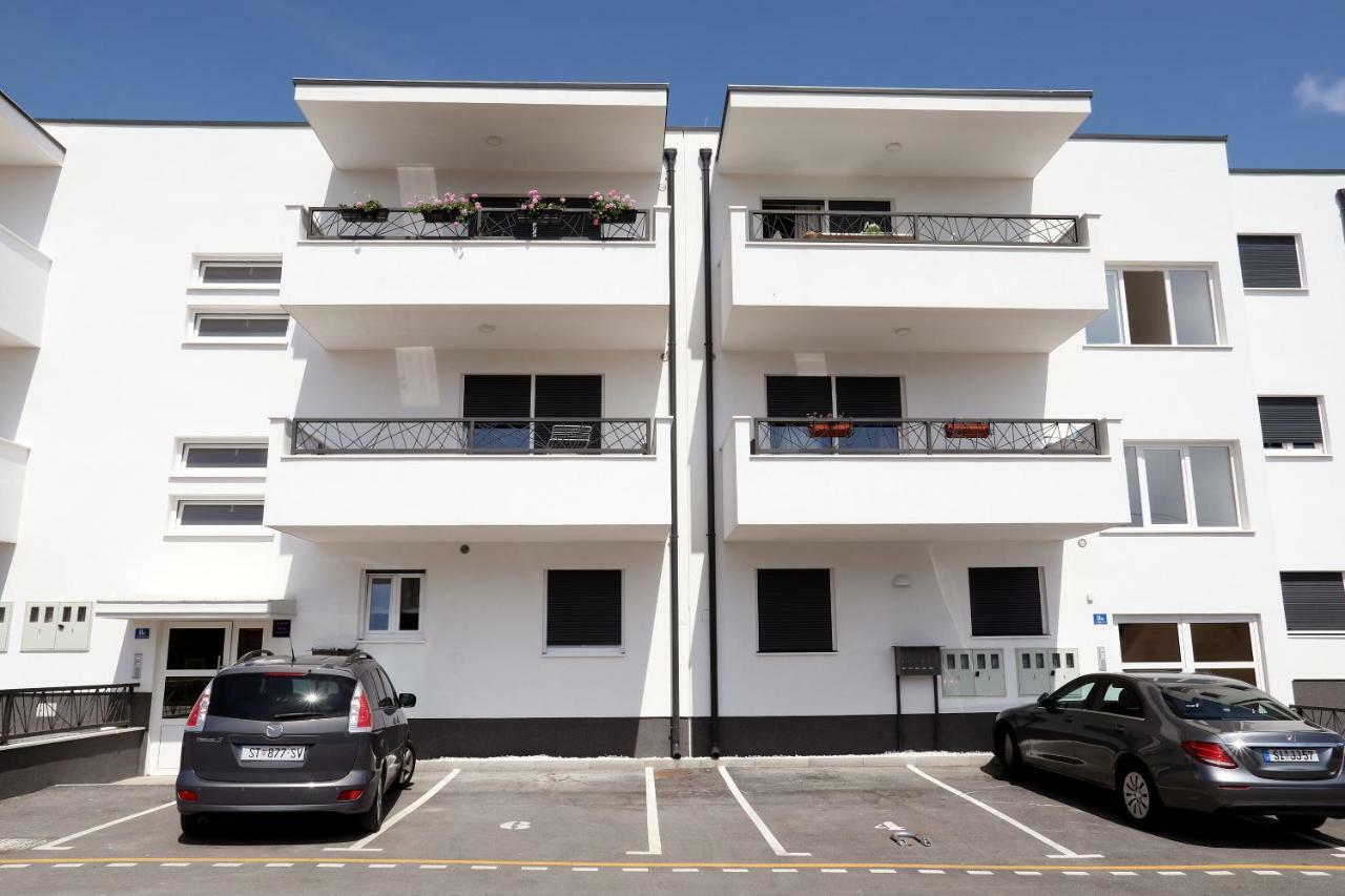 Apartment Little Marijeta Trogir Buitenkant foto